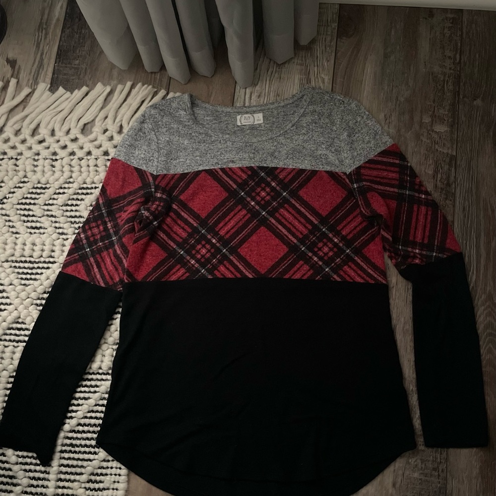 Brand: Maurice’s sweater top. Size: Women’s Small. Color: Red, Black, White.